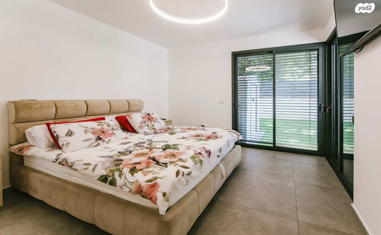 דו משפחתי, קרית עקרון