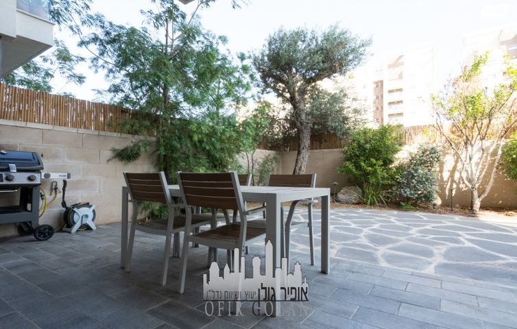 דירת גן, הרצליה