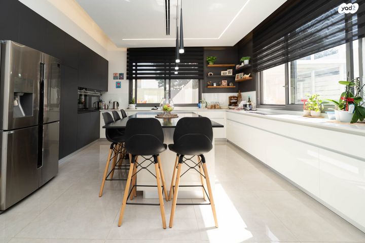 דו משפחתי, קדימה צורן