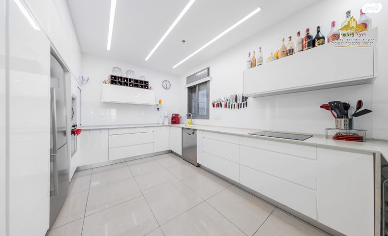 דירה, יונתן רטוש, פסגות אפק, ראש העין