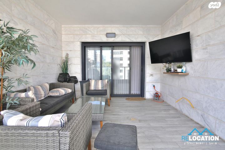 דירה, נעמי שמר, גלי ים, קרית ים