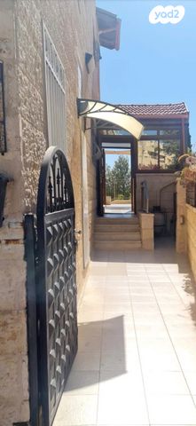 דו משפחתי, אמנון יואל פרידלר, פסגת זאב, ירושלים