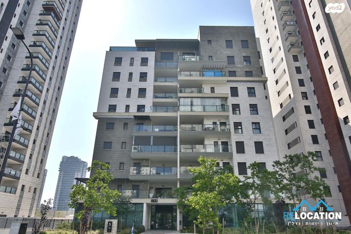 דירה, נעמי שמר, גלי ים, קרית ים