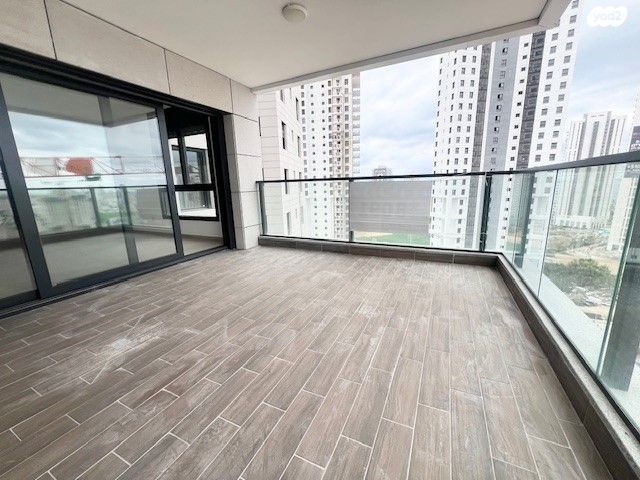 דירה, אמנון ליפקין שחק, נוף הטיילת, נתניה