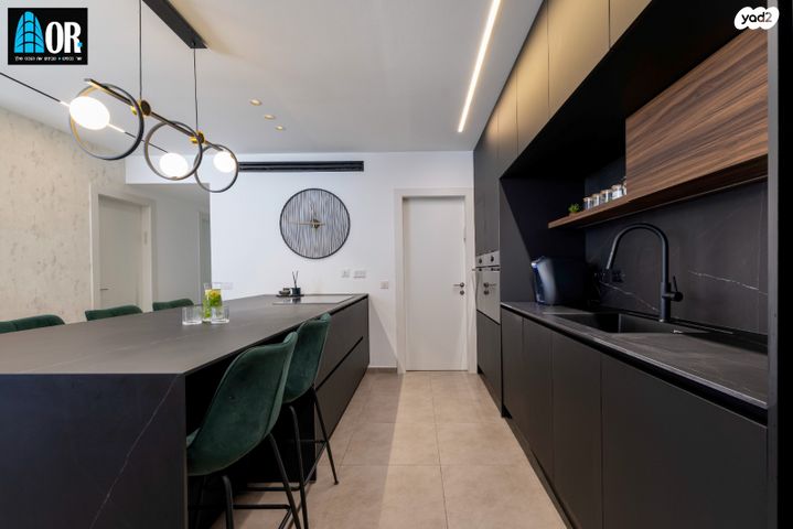 גג/ פנטהאוז, דבורה עומר, נאות שמיר, יבנה