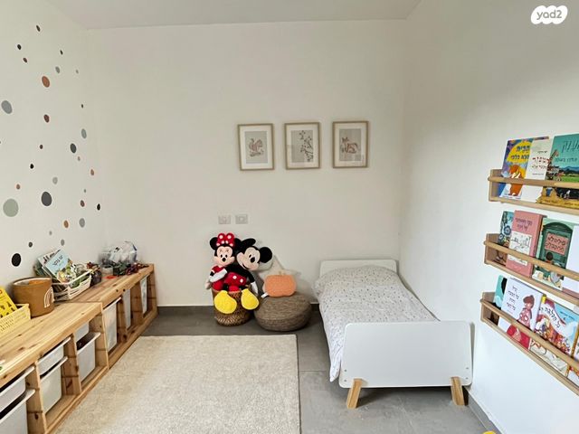 דירת גן, תל מונד