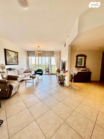 דירה, בנות חיל, ראשון לציון