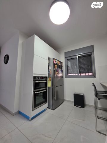 דירה, הנרקיסים, רכסים, רכסים