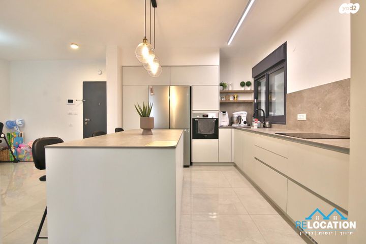 דירה, נעמי שמר, גלי ים, קרית ים