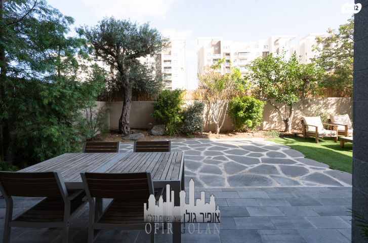 דירת גן, הרצליה