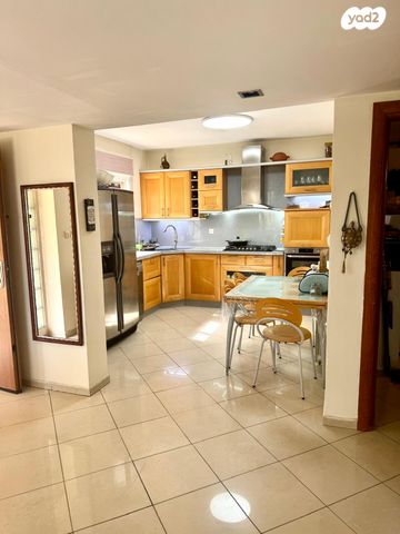 דו משפחתי, אמנון יואל פרידלר, פסגת זאב, ירושלים