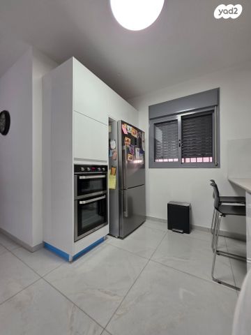 דירה, הנרקיסים, רכסים, רכסים