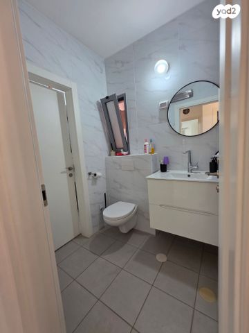 דירה, הנרקיסים, רכסים, רכסים