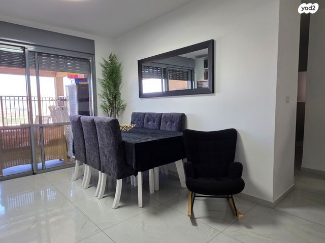 דירה, הנרקיסים, רכסים, רכסים