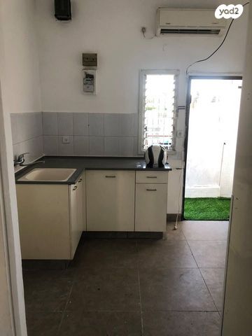 חכמי אתונה 41