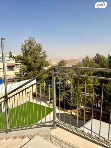 דו משפחתי, אמנון יואל פרידלר, פסגת זאב, ירושלים