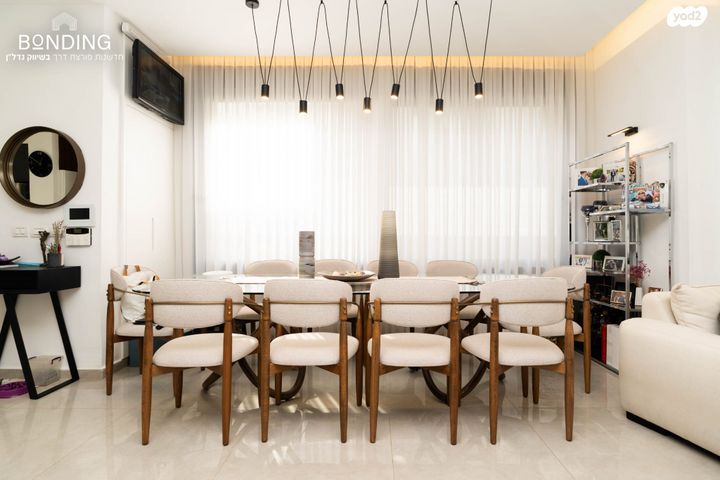 דו משפחתי, קדימה צורן