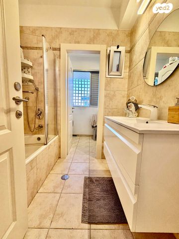 דירה, בנות חיל, ראשון לציון