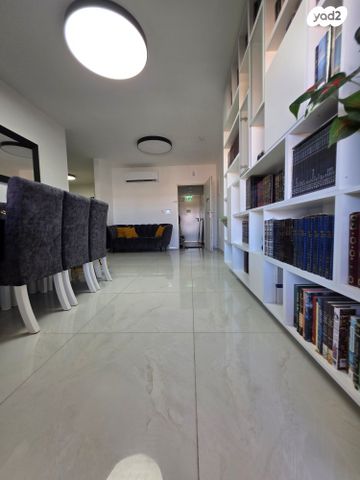 דירה, הנרקיסים, רכסים, רכסים