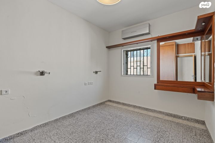 גג/ פנטהאוז, י.ל. פרץ, אגרובנק, חולון