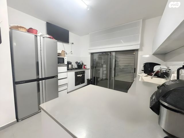 דירה, שרה אהרונסון, גדרה מזרח, גדרה