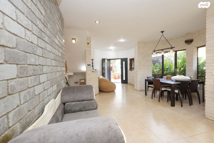 דו משפחתי, יפתח 17, הנחלים, כפר יונה