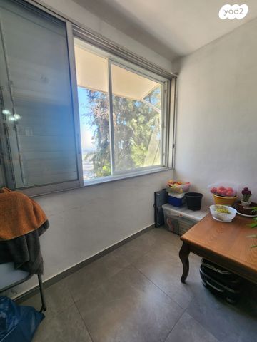 דירה, מעלה הגיבורים, בן דור, נשר