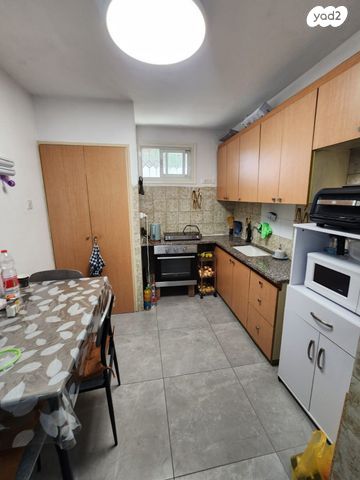 דירה, מעלה הגיבורים, בן דור, נשר