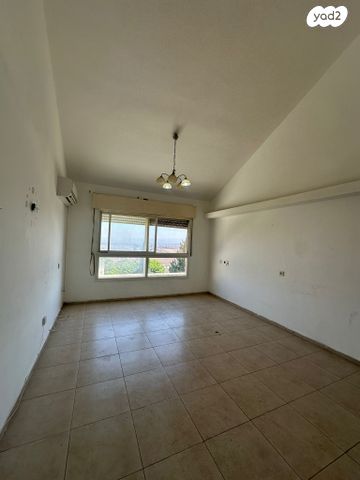 דירה, הנוריות, נשר