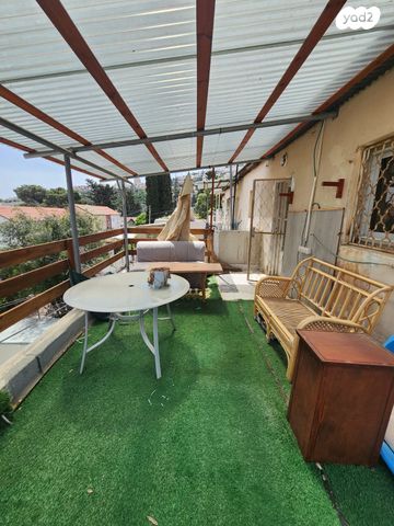 גג/ פנטהאוז, התיכון, בן דור, נשר