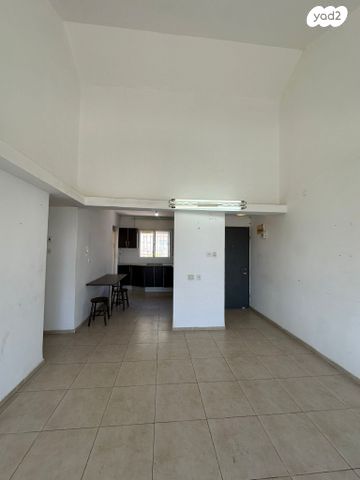 דירה, הנוריות, נשר