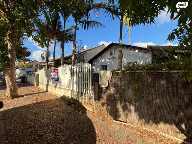 דו משפחתי, יואל 15, בית ונוף, כפר סבא