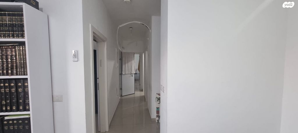 דירה, נצר חזני, נתיבות מערב, נתיבות