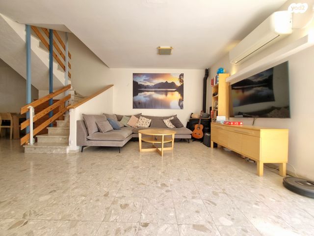 דו משפחתי, רמת ישי