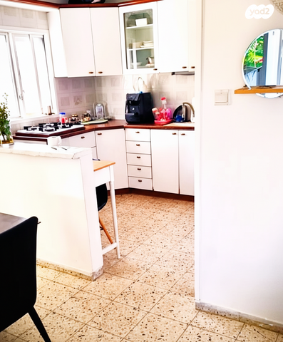 דירה, הרב יצחק נסים, חולון