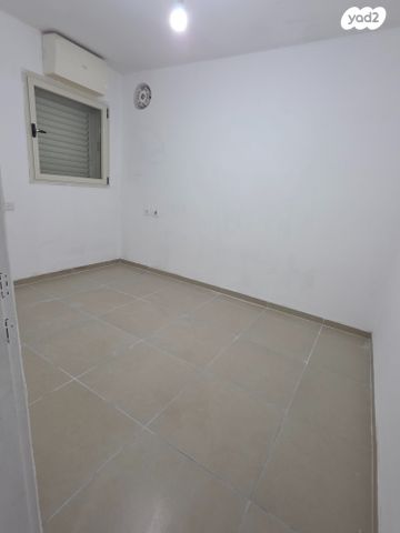 דירה, השקד, רכסים, רכסים