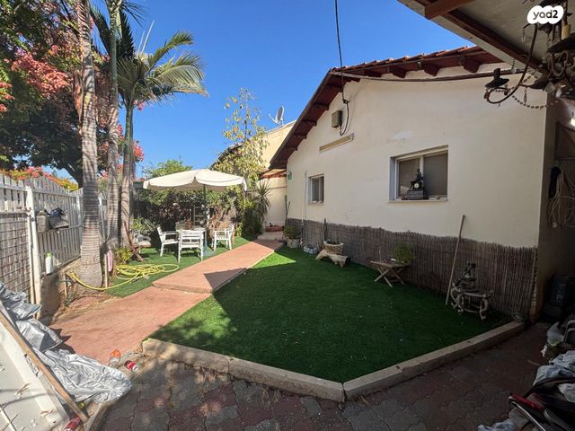 מגרשים, יואל 15, בית ונוף, כפר סבא