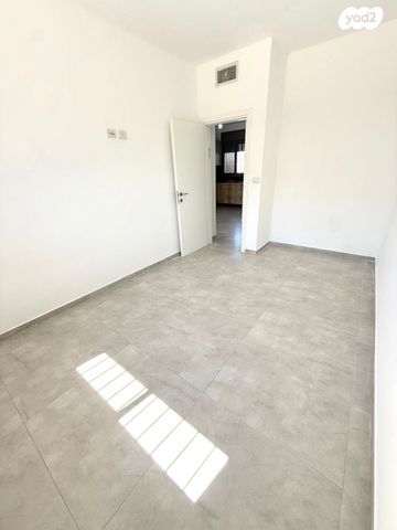 דירה, אגם דלתון, שקמים ואגמים, אשקלון