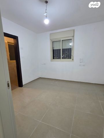 דירה, השקד, רכסים, רכסים