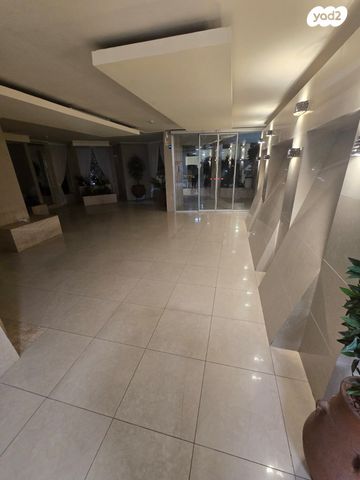 דירה, החרצית 18, קרית אילון, חולון