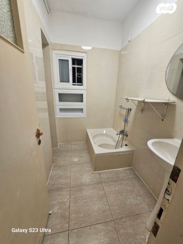 דירה, הגאון מוילנה, רמב"ם, ראשון לציון