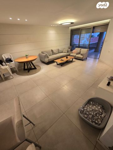 דירה, החרצית 18, קרית אילון, חולון