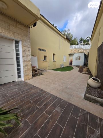 בית פרטי/ קוטג', דרך הארזים, גבעת ארזים, שלומי