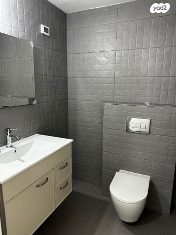 דירה, משה דיין, אשקלון