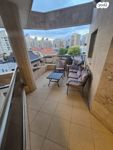 דירה, החרצית 18, קרית אילון, חולון