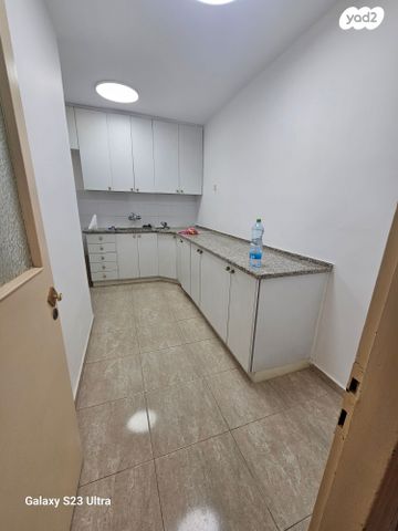 דירה, הגאון מוילנה, רמב"ם, ראשון לציון