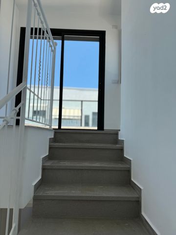 דירה, ביאליק, מרכז, קרית עבודה, חולון