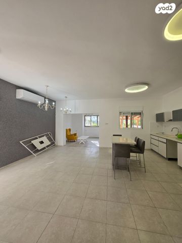 בית פרטי/ קוטג', דרך הארזים, גבעת ארזים, שלומי