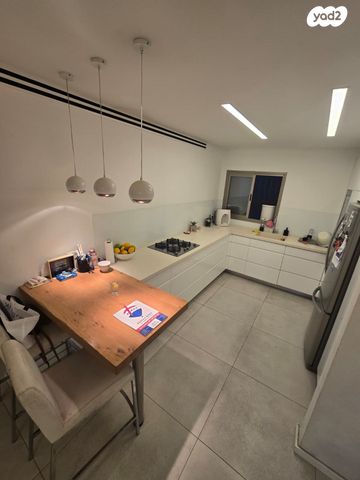 דירה, החרצית 18, קרית אילון, חולון