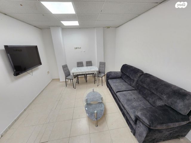 מחסנים, טבנקין, דרום מערב ותיק, בת ים